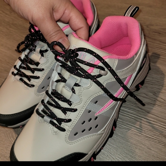 Fila shoes size 7 1/2 - Picture 1 of 4